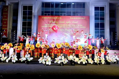 'Vững bước niềm tin theo Đảng'
