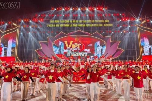Tổng duyệt Chương trình nghệ thuật 'Tự hào tiến bước dưới cờ Đảng quang vinh'