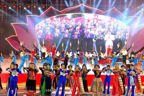 Chương trình nghệ thuật 'Tự hào tiến bước dưới cờ Đảng quang vinh' – lan tỏa niềm tin, khơi dậy khát vọng phát triển