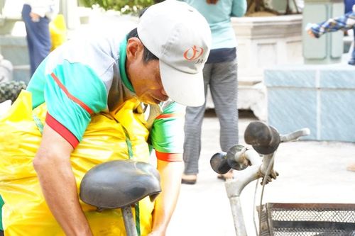 Tặng 500 suất quà Tết cho người dân vùng biển Lâm Đồng