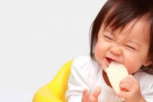 Thức ăn dặm tiện lợi, cứu tinh hay cạm bẫy?