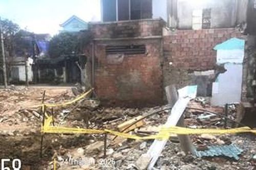 Phát hiện, xử lý bom bi trong khi đào móng xây nhà