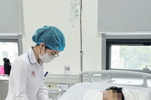Bỏ qua vết chuột cắn, thiếu niên sốt cao và nhiễm trùng nặng