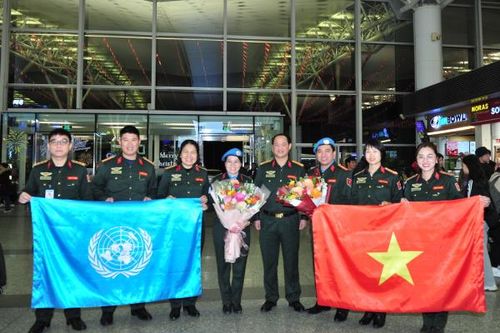 Xúc động cuộc tiễn những 'sứ giả' hòa bình lên đường làm nhiệm vụ quốc tế
