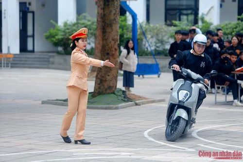 Học sinh Hà Nội được trang bị kiến thức ATGT và phòng cháy