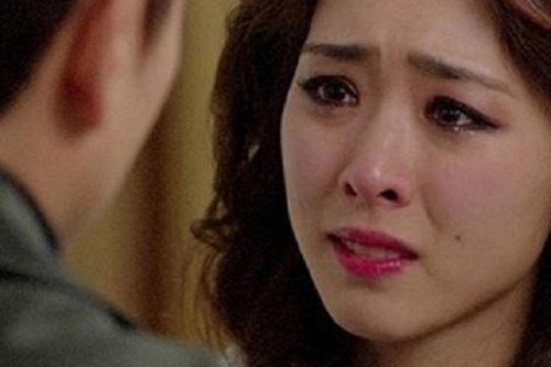 Anh giữ gìn cho tôi sự nguyên vẹn, nhưng lại tự cho mình quyền đi 'bóc bánh trả tiền'