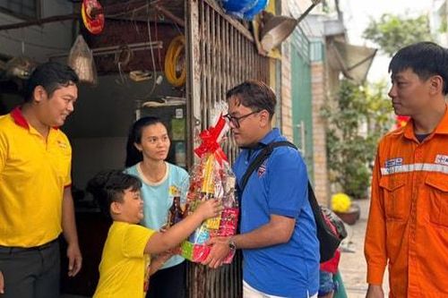 TP Hồ Chí Minh: Tết đến sớm với nhiều gia đình có hoàn cảnh khó khăn