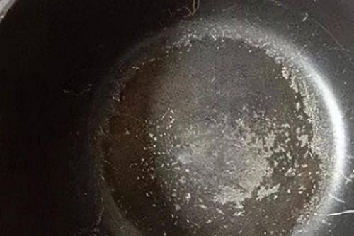 Có nên dùng tiếp nồi cơm điện khi lớp chống dính đã bị bong tróc?