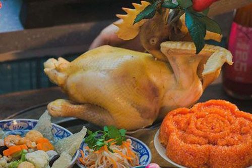 Đây là nguyên nhân vì sao mâm cỗ Tết của người Việt không thể thiếu gà luộc nguyên con