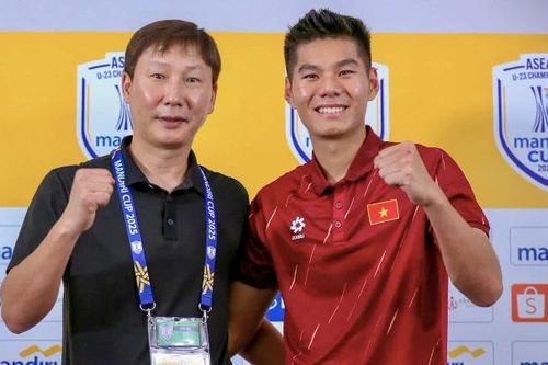 Thầy Kim nhắn nhủ 'trò cưng' Hiểu Minh trước giờ lên bàn mổ