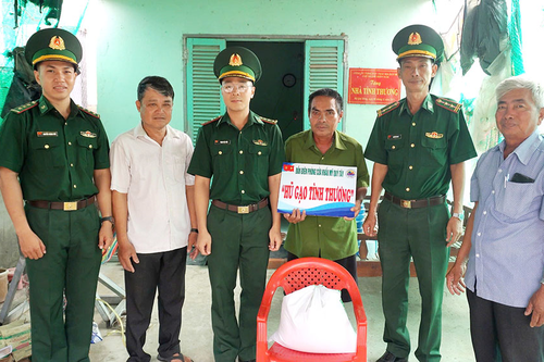 Gắn kết tình quân - dân