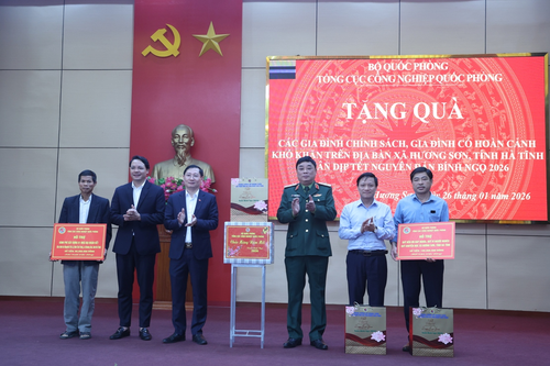 Tổng cục Công nghiệp Quốc phòng tặng quà đối tượng chính sách, hộ nghèo tại Hà Tĩnh