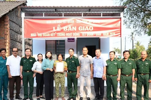 An Giang: Bàn giao 2 căn nhà Đại đoàn kết trong hoạt động 'Tết Quân - Dân'