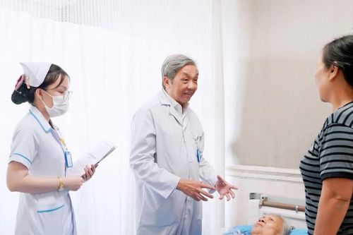 Cứu sống cụ bà 90 tuổi mắc bướu giáp lớn chèn ép khí quản