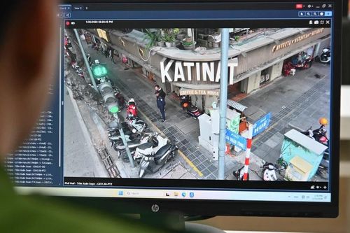 Cận cảnh Công an Hà Nội phạt nguội vi phạm trật tự đô thị bằng 'mắt thần'