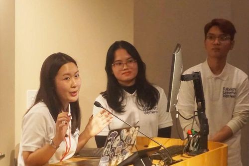 Ba sinh viên mang văn hóa và câu chuyện đời thường Việt Nam đến Harvard