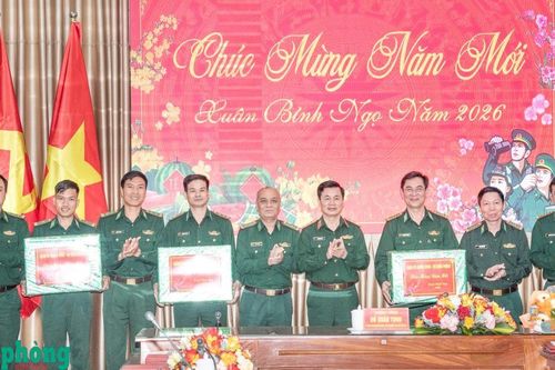 Thượng tướng Đỗ Xuân Tụng kiểm tra, chúc tết tại Bộ đội Biên phòng tỉnh Đắk Lắk