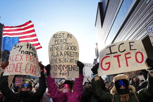 Cựu Tổng thống Mỹ Obama gọi vụ ICE bắn chết y tá là 'hồi chuông cảnh tỉnh'