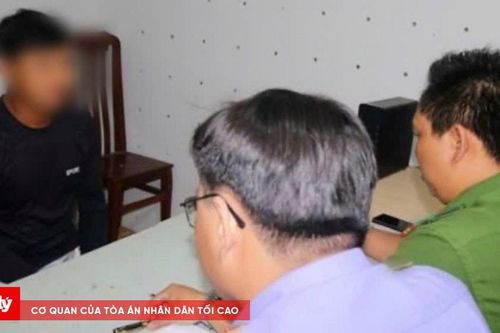 Tạm giữ đối tượng dùng dao tấn công cán bộ công an