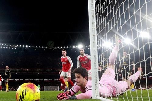 Senne Lammens tỏa sáng giúp Manchester United thắng kịch tính Arsenal 3-2 tại Emirates