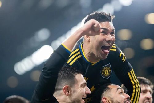 Premier League: M.U 'gieo sầu' cho Arsenal, chen chân vào top 4