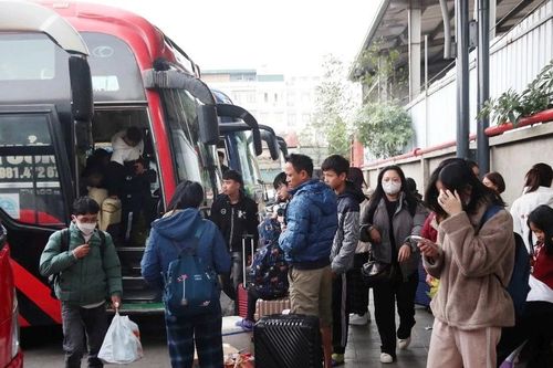 Khách đi lại dịp cao điểm Tết Nguyên đán tại bến xe Hà Nội tăng 3-4 lần ngày thường