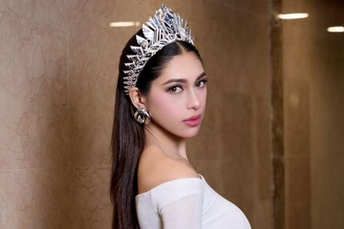 Á hậu Miss Cosmo về nước sau hơn một tháng đăng quang