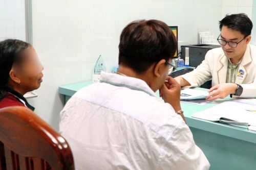 Cứu cô gái trẻ thoát khỏi nguy cơ mang ống thông tiểu suốt đời