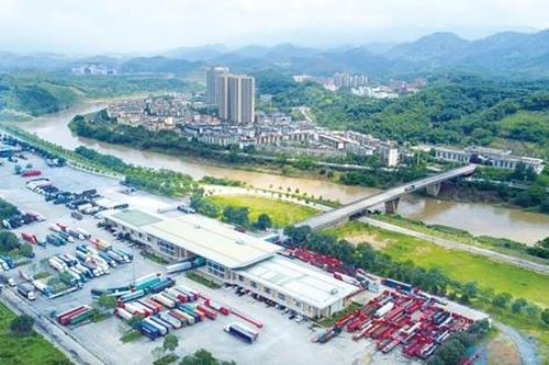 Lào Cai làm gì để đạt 10 tỷ USD kim ngạch xuất nhập khẩu vào năm 2030?