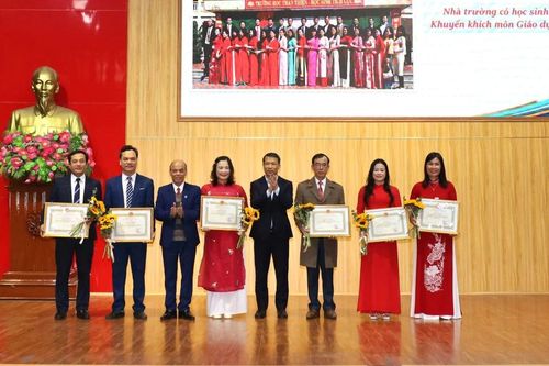 Xã Hậu Lộc khen thưởng học sinh đạt thành tích xuất sắc trong kỳ thi học sinh giỏi cấp tỉnh