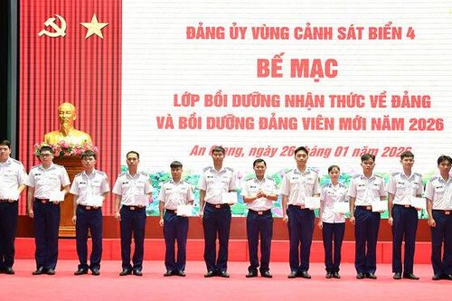 Đảng ủy Vùng Cảnh sát biển 4 bế mạc lớp bồi dưỡng kiến thức cho đối tượng Đảng, đảng viên mới