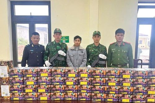 Biên phòng Đà Nẵng bắt giữ vụ vận chuyển gần 90kg pháo hoa nổ qua cửa khẩu
