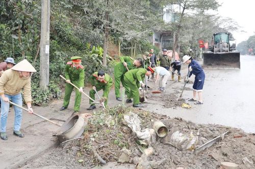 Gắn kết từ mô hình 'Ngày cuối tuần cùng dân' ở xã Yên Bình