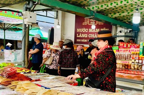 Phong phú thị trường hải sản dịp tết