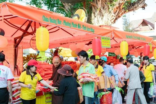 300 bà con nghèo, khó khăn phường Phước Hội dự Phiên chợ Tết 0 đồng