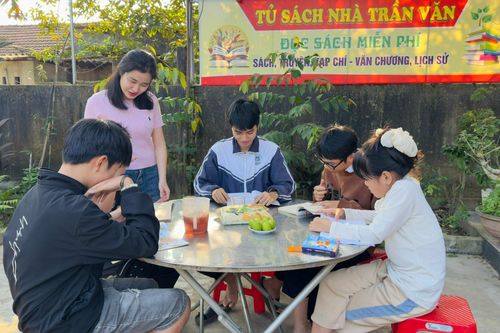 Tủ sách gia đình phục vụ cộng đồng
