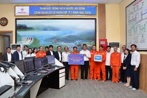 EVNGENCO2 thăm hỏi, động viên người lao động tại Thủy điện A Vương