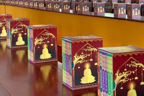 Cúng dường 800 bộ sách Lịch sử Phật giáo Ấn Độ đến Học viện Phật giáo VN tại TP.HCM