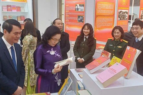 Triển lãm tư liệu 'Đảng Cộng sản Việt Nam qua các kỳ Đại hội'