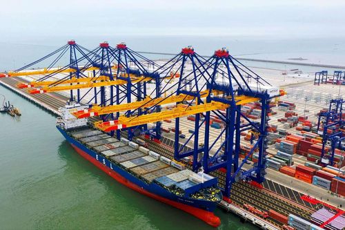 Lợi nhuận quý IV/2025: Doanh nghiệp cảng biển bứt phá, vận tải biển còn gồng mình