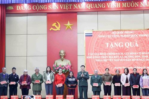 Tổng cục Công nghiệp quốc phòng tặng quà Tết tại Hà Tĩnh