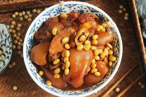 Chân giò heo hầm đậu nành ngon chuẩn vị nhờ 4 bước đơn giản