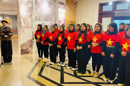 Chi bộ Trường Mầm non Sông Hiến sinh hoạt chuyên đề tại Khu di tích Quốc gia đặc biệt Pác Bó