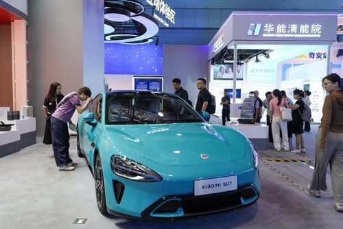 Thủ đô Trung Quốc 'xanh' hơn nhờ xe năng lượng mới