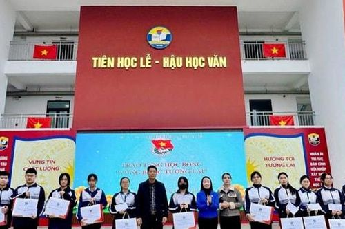 Thanh niên xã Thanh Trì hành động chào mừng thành công Đại hội Đảng