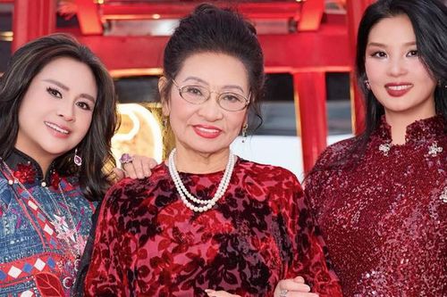 Mẹ ruột và em dâu Thanh Lam gây chú ý