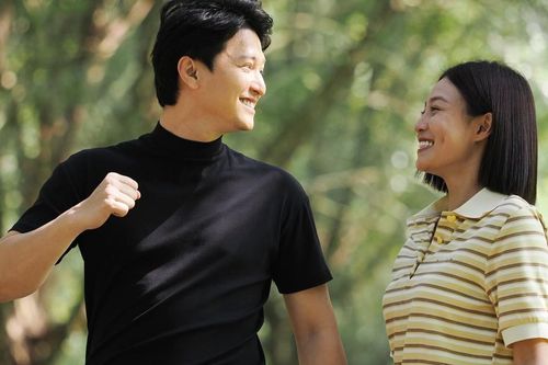 Ảnh hậu trường kết phim 'Cách em 1 milimet' khiến khán giả thêm 'lụy'