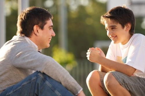 Cha mẹ có con trai cần biết: Có những việc càng quản càng tệ