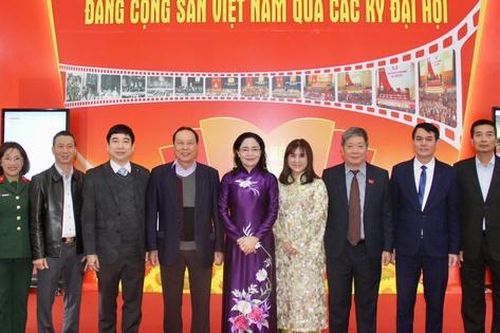 Khai mạc Triển lãm 'Đảng Cộng sản Việt Nam qua các kỳ Đại hội' chào mừng thành công Đại hội XIV