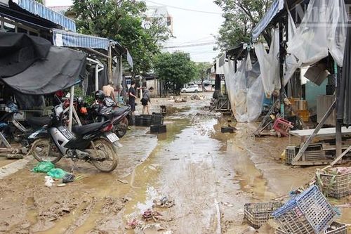 Xuất hiện nhiều vết nứt lớn, Đà Nẵng công bố tình huống khẩn cấp về thiên tai